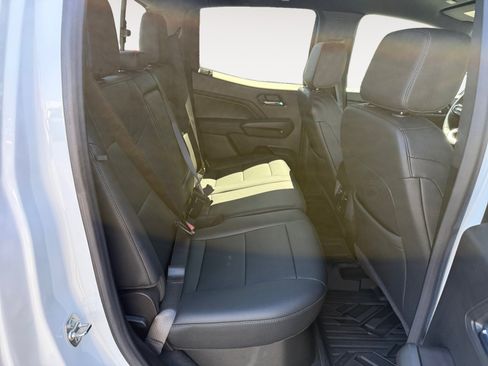 Used 2024 Chevrolet Colorado LT w/ LT Convenience Package III RWD image 18