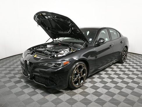 New 2025 Alfa Romeo Giulia w/ Driving Assist Package image 34