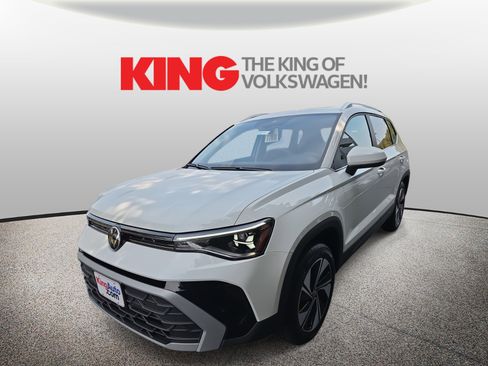 New 2025 Volkswagen Taos SE image 3
