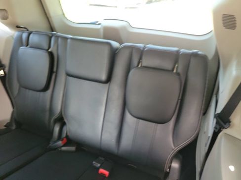 Used 2013 Chrysler Town & Country Touring-L w/ Driver Convenience Group FWD image 23
