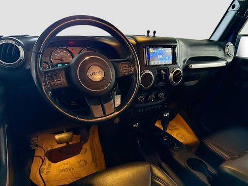 Used 2015 Jeep Wrangler Unlimited Rubicon w/ Connectivity Group image 23