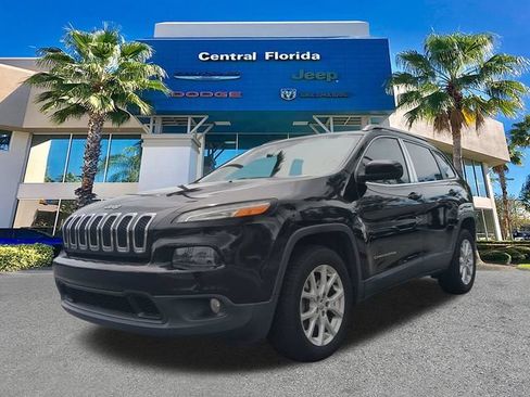 Used 2017 Jeep Cherokee Latitude w/ Comfort/Convenience Group FWD image 9