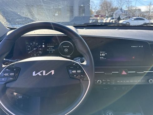 Used 2025 Kia Niro Wind w/ Wind Preserve Package image 10