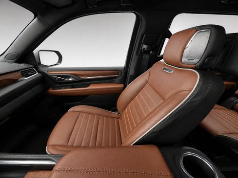Used 2023 GMC Yukon Denali Ultimate w/ LPO, Floor Liner Package AWD/4WD image 10