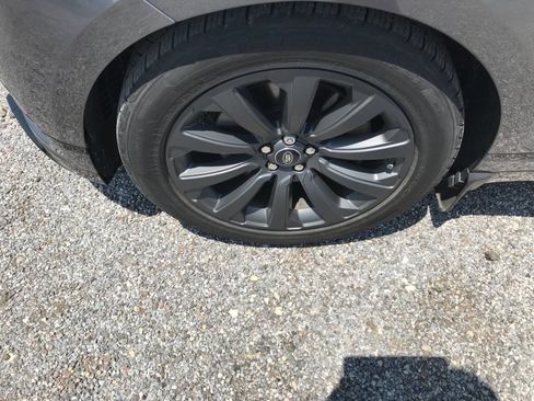 Used 2018 Land Rover Range Rover Velar R-Dynamic SE image 21