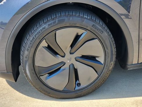 Used 2026 Tesla Model Y Long Range AWD/4WD image 12