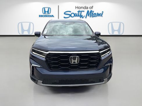 Certified 2024 Honda Pilot Touring image 2