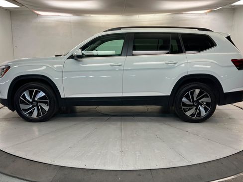 Used 2025 Volkswagen Atlas SE AWD/4WD image 2