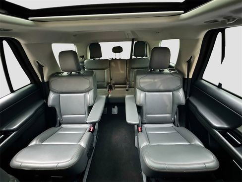 Used 2025 Ford Expedition Active image 13