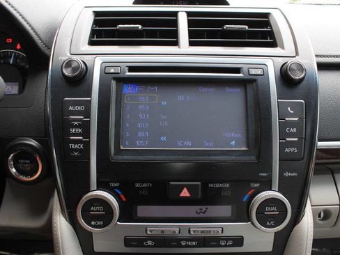 Used 2012 Toyota Camry XLE FWD image 21