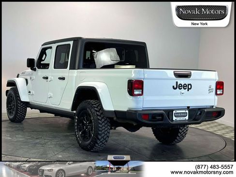 Used 2022 Jeep Gladiator Willys image 6