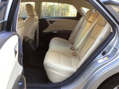 Used 2018 Toyota Avalon XLE image 36