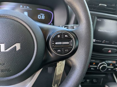 Certified 2025 Kia Soul LX w/ LX Technology Package FWD image 30