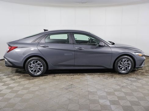 Certified 2024 Hyundai Elantra SEL image 13