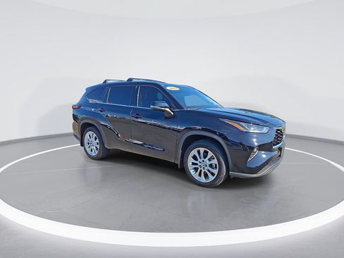 Used 2024 Toyota Highlander Limited AWD/4WD image 2