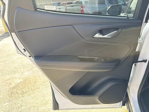 Used 2025 Chevrolet Blazer LT FWD image 35