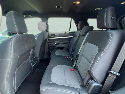 Used 2018 Ford Explorer XLT w/ Equipment Group 201A AWD/4WD image 12