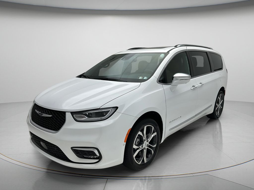 Used 2024 Chrysler Pacifica Pinnacle AWD/4WD image 3