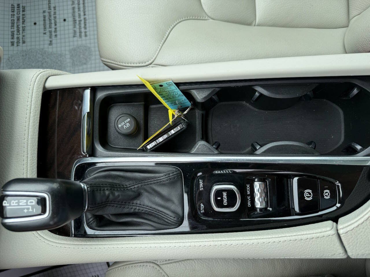 Used 2016 Volvo XC90 T6 Momentum w/ Momentum Plus Package AWD/4WD image 24
