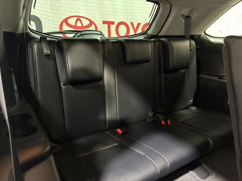 Used 2019 Toyota Highlander XLE w/ Carpet Mat Package (TMS) AWD/4WD image 17