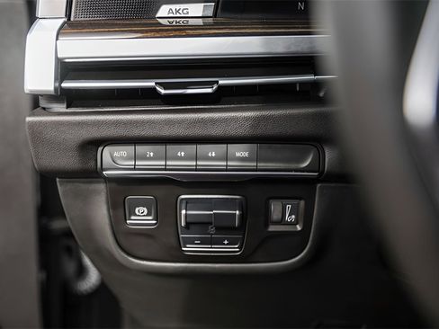 Certified 2025 Cadillac Escalade ESV Premium Luxury image 15