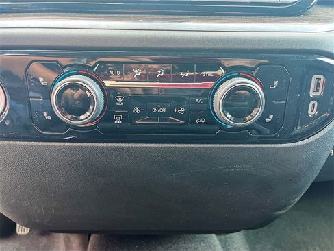 Used 2024 Chevrolet Silverado 1500 RST w/ Z71 Off-Road Package image 16