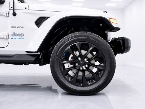 Used 2023 Jeep Wrangler Unlimited Sahara w/ Cold Weather Group AWD/4WD image 8