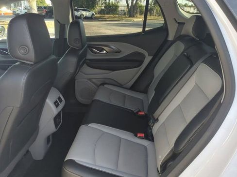 Used 2024 GMC Terrain SLT image 14
