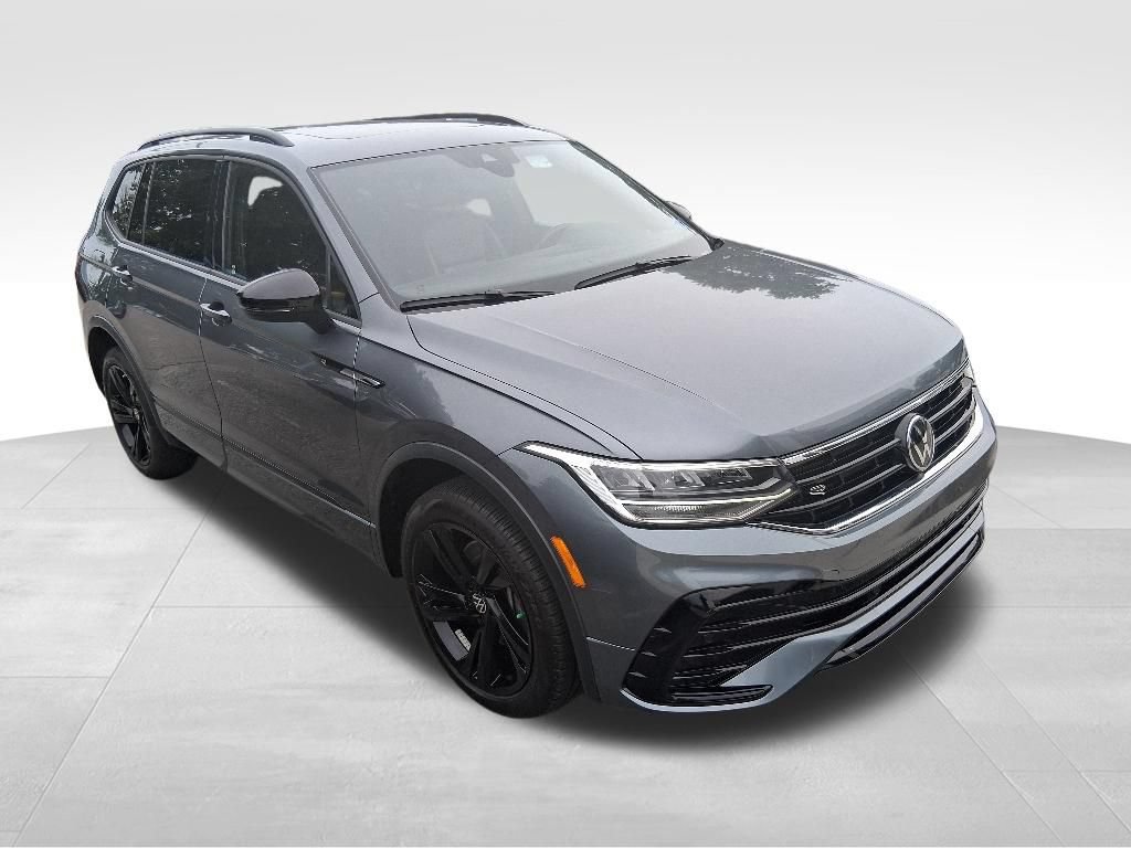 Used 2024 Volkswagen Tiguan SE R-Line AWD/4WD image 7