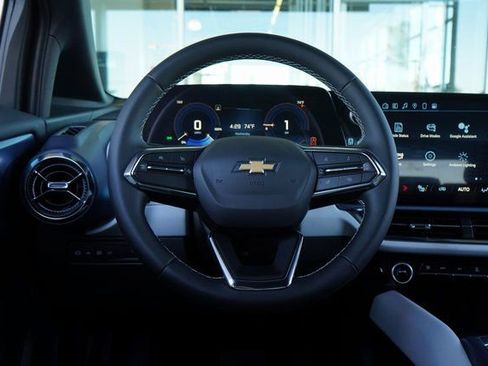 New 2025 Chevrolet Equinox EV LT image 17