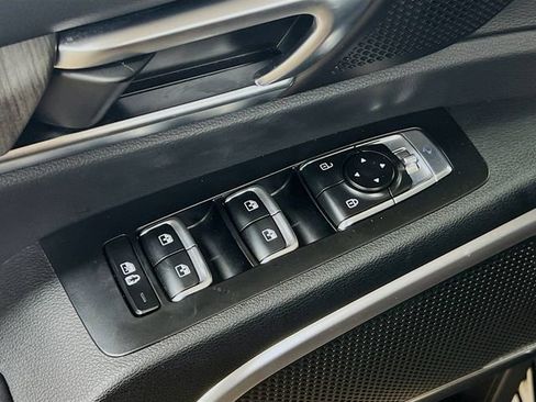 Used 2024 Kia Telluride EX w/ EX Captain's Chair Package image 18