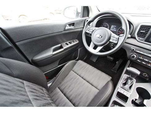 Used 2020 Kia Sportage LX FWD image 9