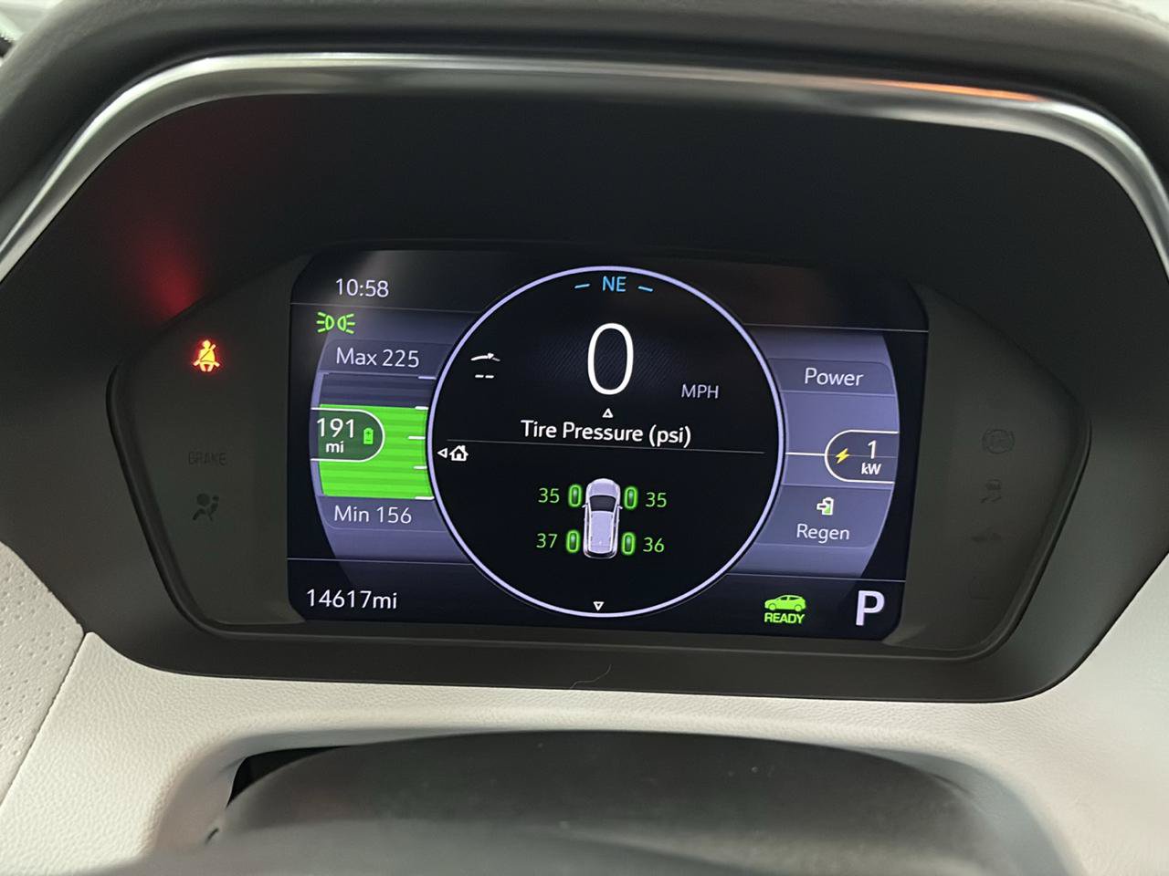 Used 2023 Chevrolet Bolt EUV Premier FWD image 23