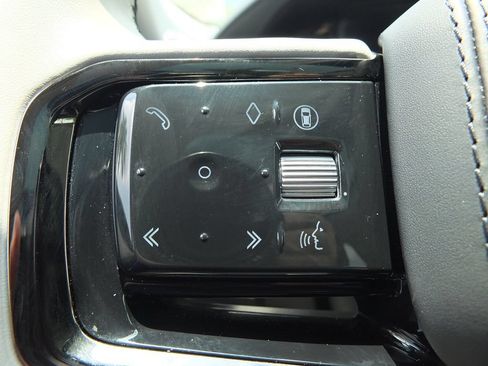 Used 2025 Land Rover Range Rover Velar S AWD/4WD image 31