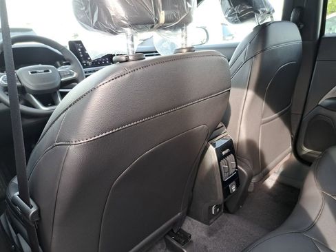 New 2026 Jeep Compass Latitude image 20