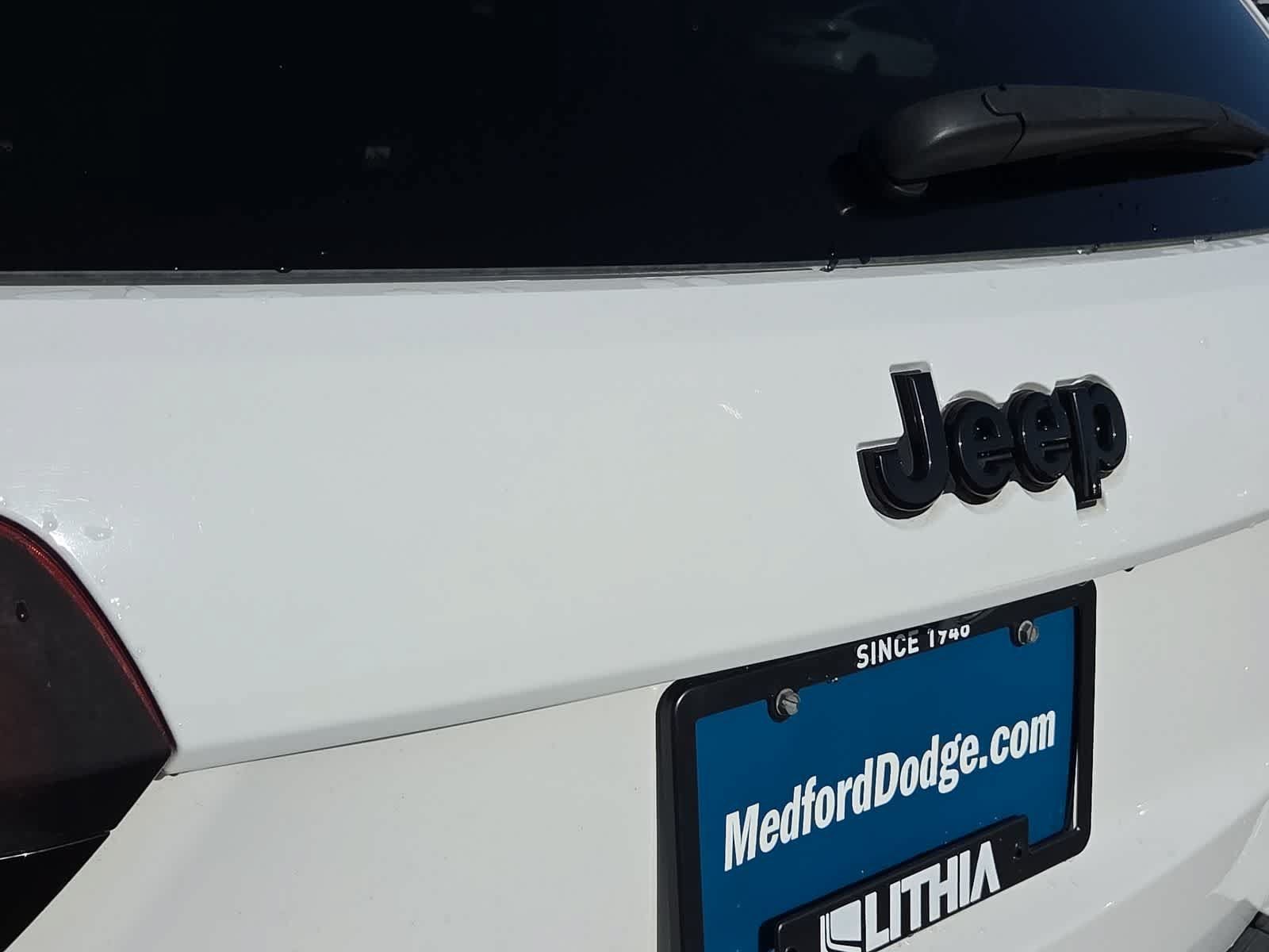 Used 2018 Jeep Grand Cherokee Altitude AWD/4WD image 15