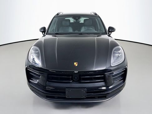 Certified 2023 Porsche Macan AWD/4WD image 6