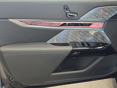 New 2025 BMW i7 M70 w/ Executive Package image 17