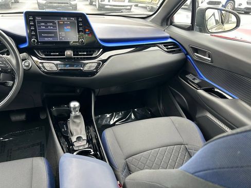 Used 2021 Toyota C-HR XLE FWD image 11