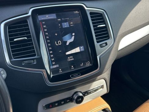 Used 2018 Volvo XC90 T5 Momentum w/ Convenience Package image 9
