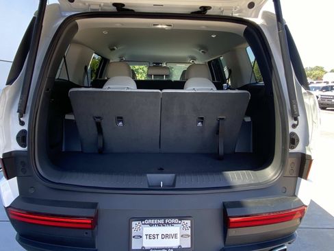 Used 2024 Hyundai Santa Fe SEL FWD image 7