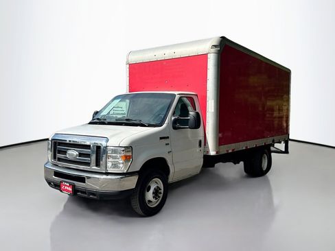 Used 2015 Ford E-350 and Econoline 350 Super Duty image 3