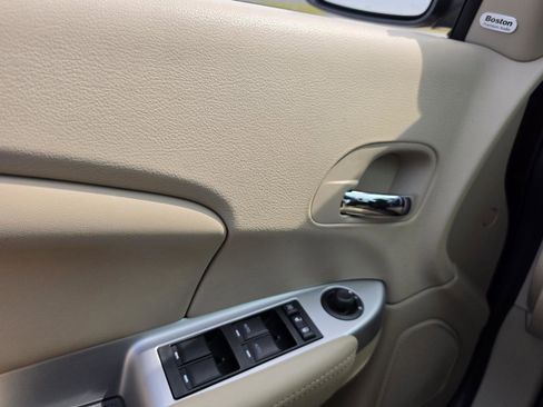 Used 2012 Chrysler 200 Limited FWD image 14