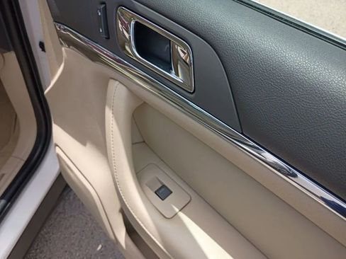 Used 2012 Lincoln MKS FWD image 18
