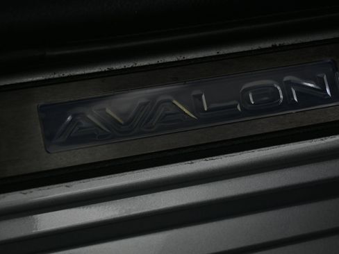 Used 2022 Toyota Avalon Touring image 14