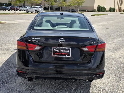 Used 2023 Nissan Altima 2.5 SV w/ SV Premium Package FWD image 3
