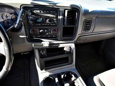 Used 2004 Chevrolet Silverado 2500 LT w/ Skid Plate Package image 15