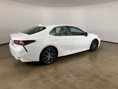 Used 2023 Toyota Camry SE image 29