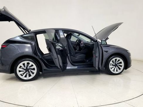 Used 2026 Tesla Model Y Long Range RWD image 20