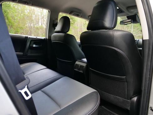 Used 2020 Toyota 4Runner SR5 Premium AWD/4WD image 32